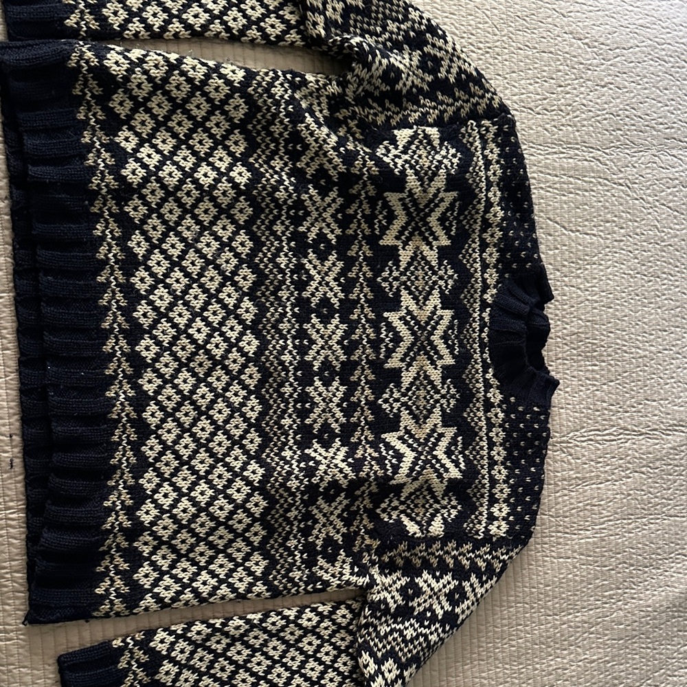 Abercrombie & Fitch Black and Cream Crewneck Sweater